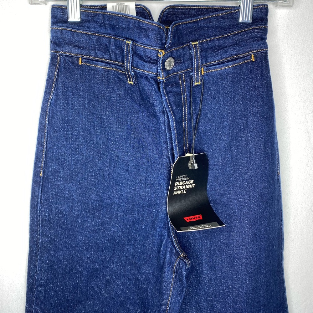 Levi’s Premium Ribcage Ankle Straight - Picture 3 of 9